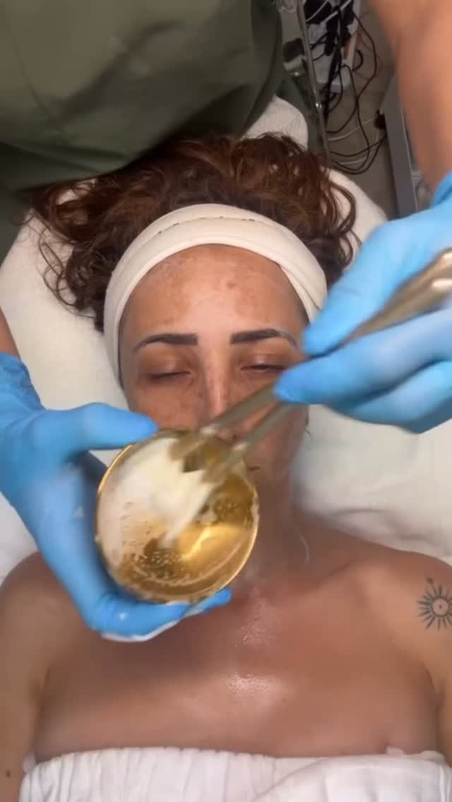 🔥 Detén el scroll… tu piel acaba de pedirte esto.
💆♀️✨ Vive una experiencia facial que no solo embellece tu piel, sino también tu estado de ánimo.
En FB Beauty Spa by Francis Benitez, combinamos técnicas avanzadas con un toque de lujo y relajación 🌿
💧 Piel luminosa
🌸 Hidratación profunda
💫 Resultados visibles desde la primera sesión
📍 201 N Dixie Hwy #B, Hallandale Beach, FL
📲 Agenda tu cita y redescubre tu mejor versión 💚 #FBBeautySpa #FacialExperience #GlowingSkin #LuxurySpa #FacialTransformation #MiamiSpa #SpaDay #RelaxAndRenew #Hydrafacial #BeautyClinic #SpaVibes #SelfCareDay #SkincareGoals #EsteticaFacial #HallandaleBeachSpa #RejuvenecimientoFacial #TrendingNow #SpaRelax #FacialGlow