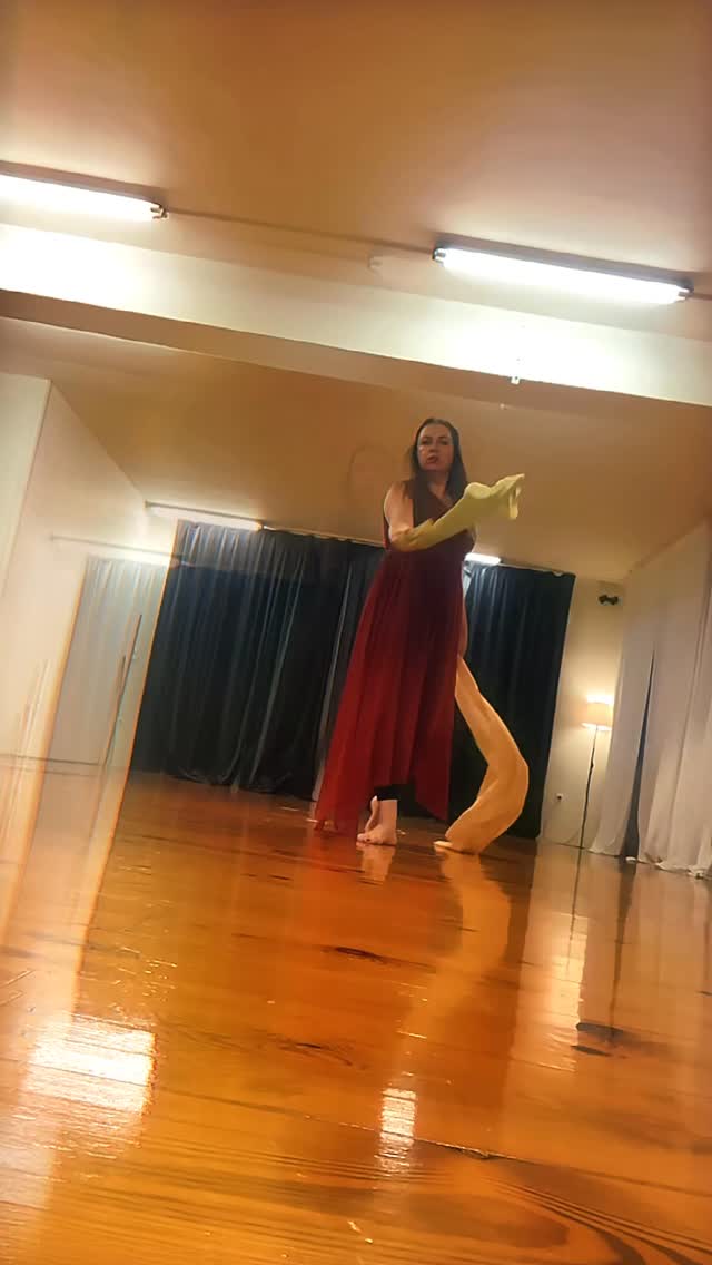 Slow motion.
Light. Silk. Breath.
Dancing with scarfs.
The unseen becomes visible — then fades.
#chorosophy #ancientgreekdance #danceclasses #templedance #bodyandsoul #isadoraduncan
