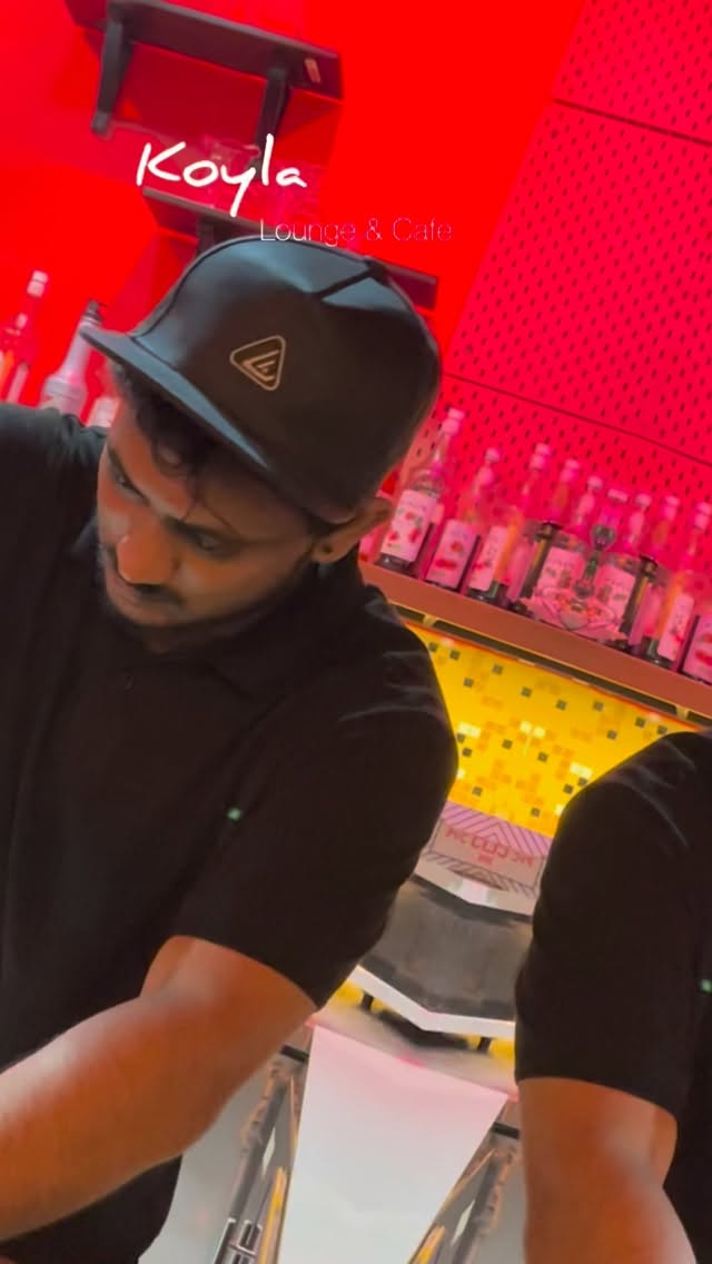 Pouring the perfect start to the weekend, refreshing, crisp, and flawless in every glass.
𝐅𝐨𝐫 𝐑𝐞𝐬𝐞𝐫𝐯𝐚𝐭𝐢𝐨𝐧𝐬 𝐂𝐚𝐥𝐥: 𝟎𝟓𝟓 𝟔𝟓𝟔𝟔𝟐𝟕𝟕/ 𝟎𝟓𝟓 𝟗𝟓𝟔𝟔𝟗𝟑𝟎
#weekend #mocktails #koylavibes #dudaidiaries #dubailife #KoylaDubai #foryou #fyp #trendingreels #reels #trend #virals #viralvideos #dubainight #food #trendy #trendingnow