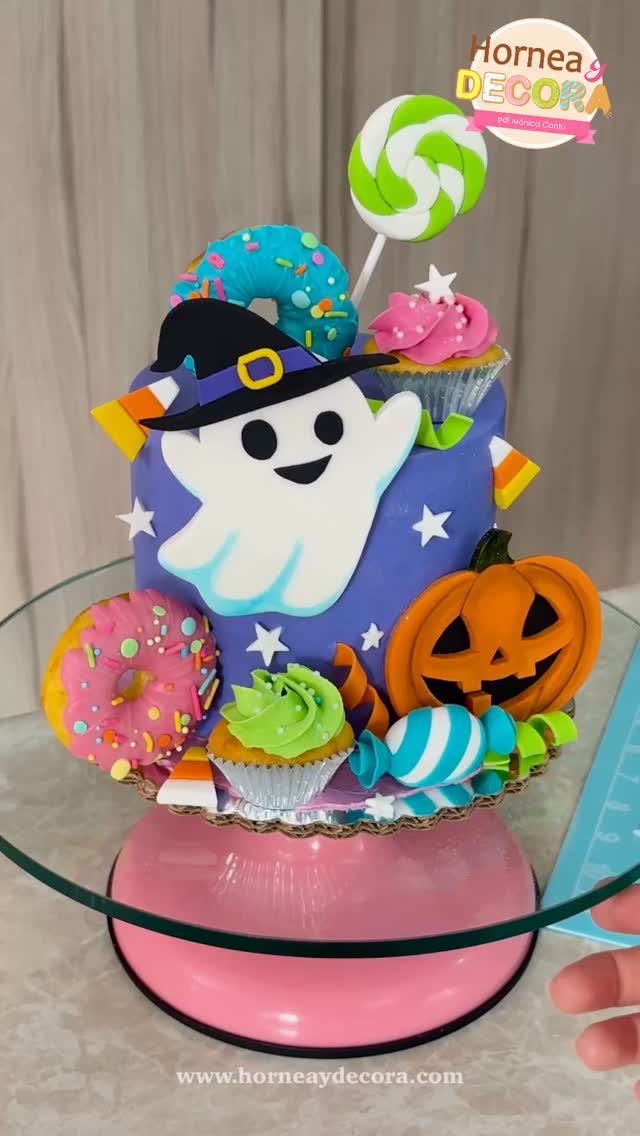 Un pastel delicioso, divertido y colorido para este Halloween 🎃 👻
#Fondantcake #halloweencake #buttercream