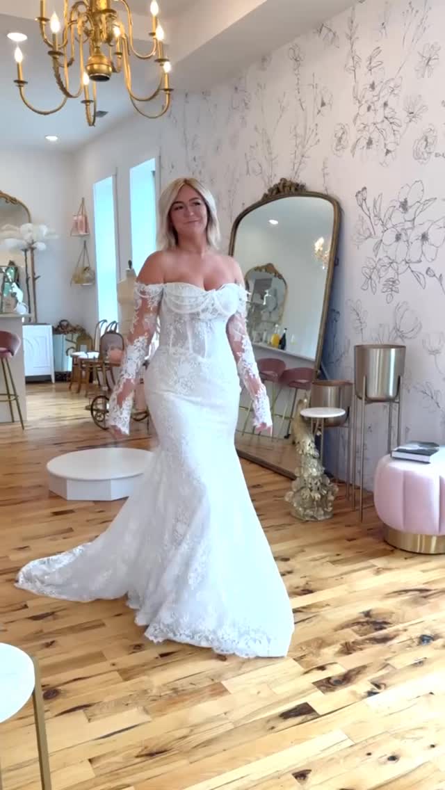 How could you not… 🤍
.
Book your appointment today at gigiblanc.com
.
.
.
.
.
.
.
#gigiblanc #bridal #bridalboutique #wedding #weddingdress #bridalgown #bridalcollection #weddinginspiration #shopsmall #localbusiness #shoplocal #bridalshower #bridaldresses