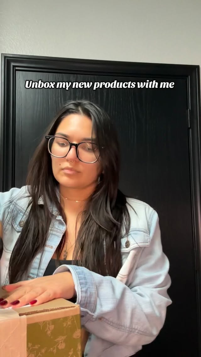 Unbox my new @eminenceorganics products with me!
#unboxing #skincare #unboxingvideo