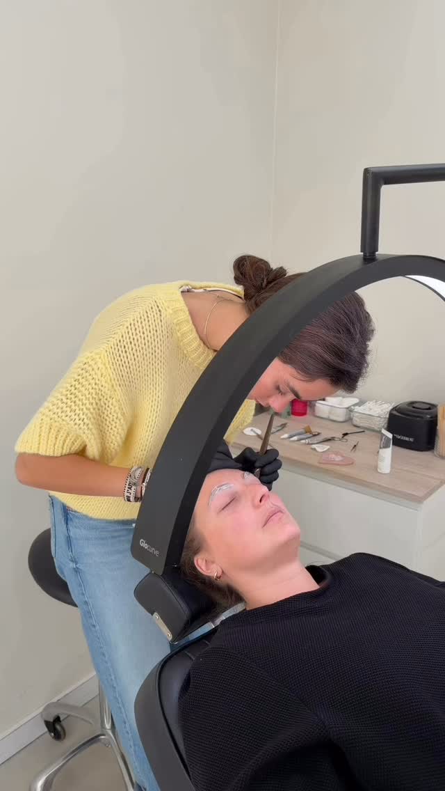 BROW TRAINING — Afgelopen donderdag heb ik mijn nieuwe collega Sarah getraind in de behandelingen Brow Treatment & Hybrid Brows. De resultaten zijn echt heel mooi geworden en vanaf 1 november start Sarah bij Brows by Hymke.
De agenda staat open en de hele maand november ontvang je 15% korting op alle behandelingen bij Sarah!
Maak jouw afspraak via www.browsbyhymke.nl