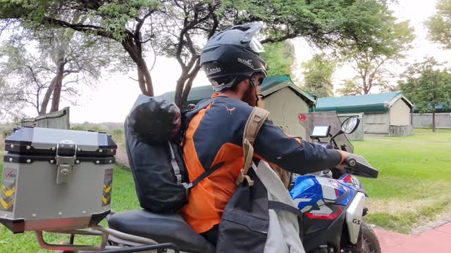 The great thing about the @dji Neo is you can throw it up in small spaces and let it do its thing! perfectly capturing the walk (or ride) from our Tent to reception at Kayova River Lodge in Namibia.
@jordan_african_moto rocking the @moskomoto Workhorse Jersey 🤘
#ridethewild #motorcycletours #bmw #africanmotoadventures #adventure #motorcycletravel #africa #moskomoto #namibia #dji #djineo