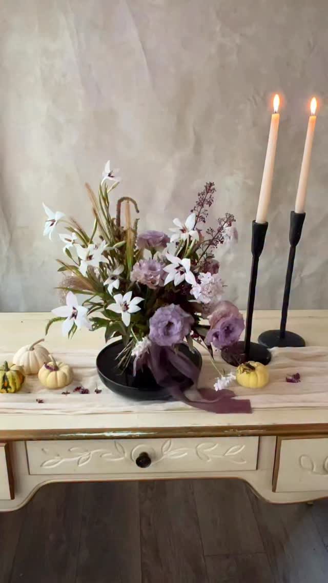 Wishing you a Happy Halloween evening, with white pumpkins and lavender blooms 🎃💜
Flowers: @connecticutflowercollective and my garden
Floral tool: StemSlider bouquet tool
.
.
.
.
.
#stemslider #stemsliderbouquet #flowertool #floraltools #flowerbouquets #sustainablefloristry #handsfree #flowerbouquet #locallygrownflowers #bouquet #gardenflowers