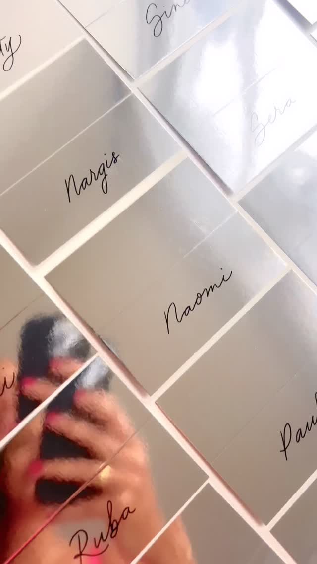 Silver placecard calligraphy & live engraving for @hudabeauty & @mooitheagency at @copainamsterdam
📸 @by.rees
#handengraving #handengraved #handengraver #graveren #gravure #graveur #kalligravure #eventcalligraphy #eventcalligrapher #calligraphyengraving #nibtique #hudabeauty #glassengraving #glasgraveren