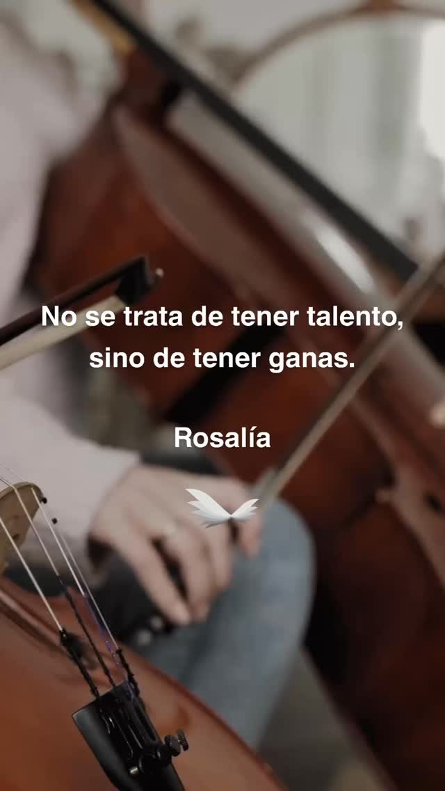 Rosalía con Berghain nos lo vuelve a demostrar.
🎤 Una ruptura con lo establecido, con un proyecto lírico en medio de las oleadas del reggeaton y pop.
🎤 Un cuidado en cada detalle del videoclip, mezclando lo íntimo y público, con violines y cuerdas invadiendo el hogar.
🎤 Disponiendo lo exquisito en la cotidianidad, con una orquesta que acompaña en un día a día de cualquier persona.
🎤 Lo urbano con lo clásico; acelerando una obra lírica utilizando la tecnología y mezclando estilos y artistas.
🎤 Lo real e imaginario, en un viaje que va desde la vuelta a casa del trabajo hasta entrar en el cuento de Blancanieves.
Y sobretodo, mensaje. Un nuevo disco, como ella ha presentado, dedicado a las Santas.
Todo ello nos devuelve a un principio clave: el éxito no es talento innato; es trabajo, dedicación, esfuerzo y ganas. Ganas de darle salida y sentido a lo que haces.
Es una oportunidad compartir época.
#berghain #rosalia #psicologia #psicologiadeltalento #talento