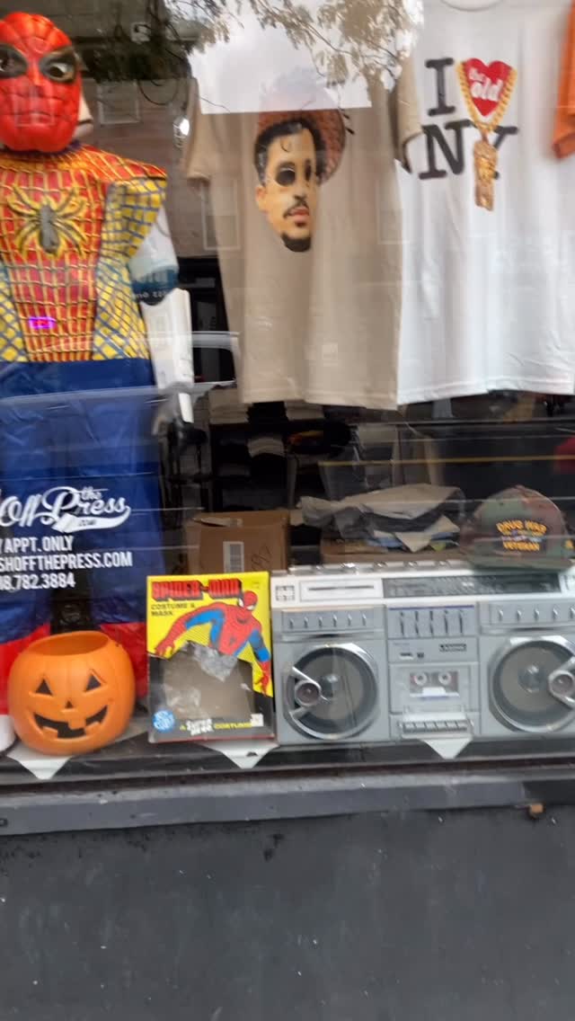 Here is another vintage costume Only the OGs will know the struggles wearing these old skool costumes. #80scostume #70scostume #spiderman #theamazingspiderman #bencoopercostumes