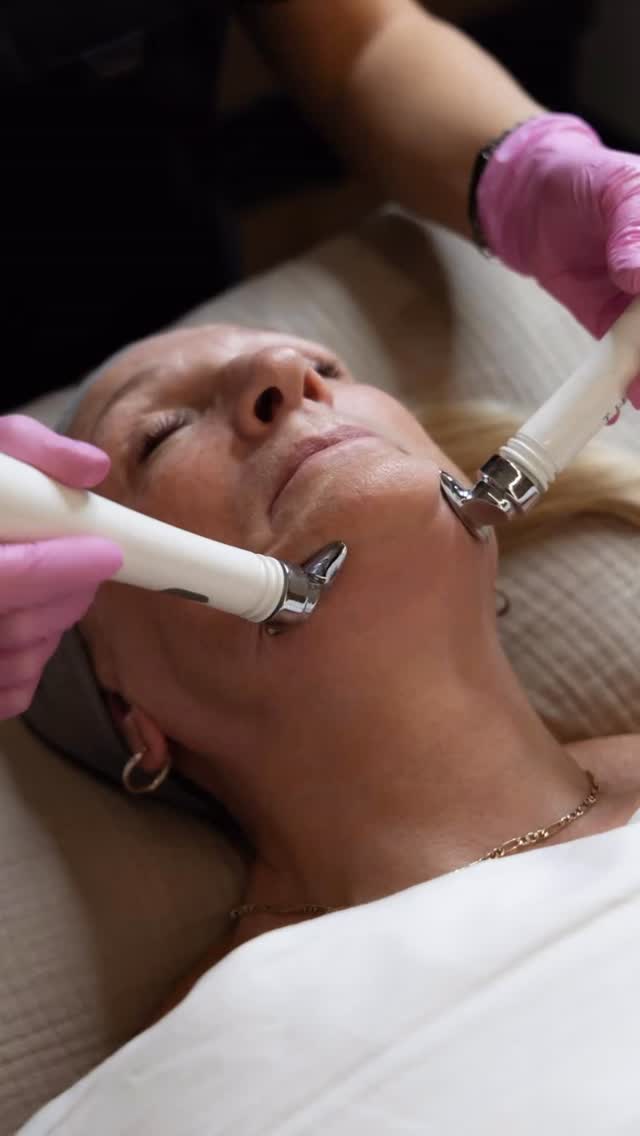 Think of it as a gym session for your face, but relaxing. 😌
The Chopstick Facial lifts, firms, and brightens your skin. Instant lift. Instant glow. Instant wow.
✨ Book your treatment at @hayleywhitebeautyclinic and see the difference after just one session!
#chopstickfacial #faciallift #nonsurgicalfacelift #skintightening #instantlift #facialsculpting #hayleywhitebeautyclinic #lavenham #lavenhamsalon #lavenhambeauty #lavenhamaesthetics #suffolkbeauty #suffolkaesthetics #suffolksalon #beautyclinicuk #skinclinic #facialsuffolk