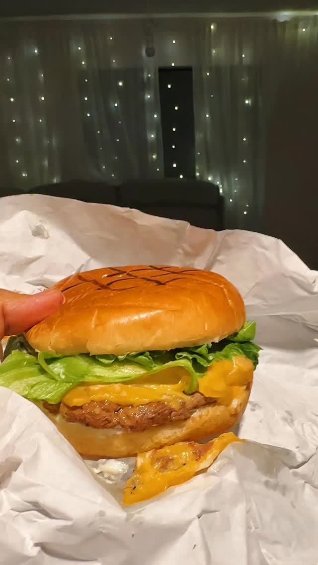 🎼 #Yama 😋 #frenchosuk #localrestaurant #HornchurchEats #burgers @DYSTINCT