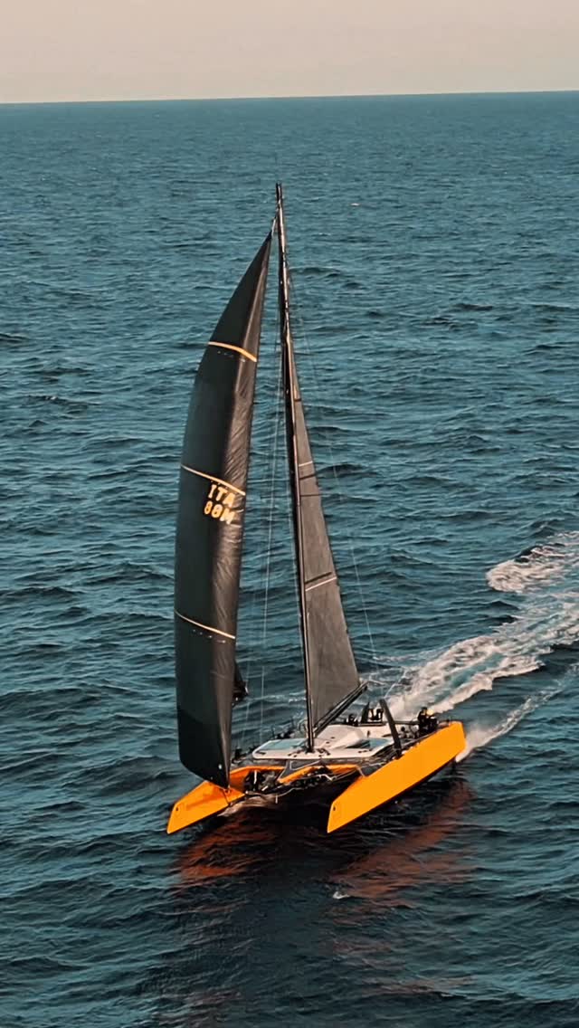 Falcon flying through the waves 🌊⛵️
#dronelife #sunset #foiling #saillife #sailing #fun #drone #insta360 #gopro #falcon #middlesearace