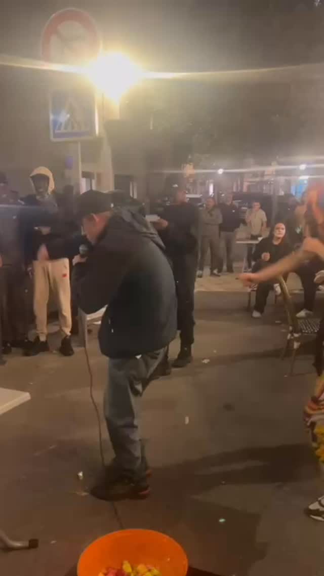 👻🎤 HALLOWEEN LIVE – CAFÉ 13004 🎤👻
Soirée de folie hier avec Daimon & L’Homme Sage sur scène 😈
Des flows monstrueux, une ambiance terrifiante et un public en transe 💀🔥
Merci au Café 13004 pour cette vibe unique, et à AMBG Studio Marseille pour avoir fait trembler les murs 🎶💣
Le rap marseillais n’a jamais eu autant de mordant 🕷️
🎧 #HalloweenShow #Cafe13004 #Daimon #LHommeSage #AMBGStudio #RapMarseillais #HalloweenVibes #FreestyleLive #SoireeDeFeu #ConcertRap #MarseilleEvent #AmbianceUrbaine #ScaryFlow