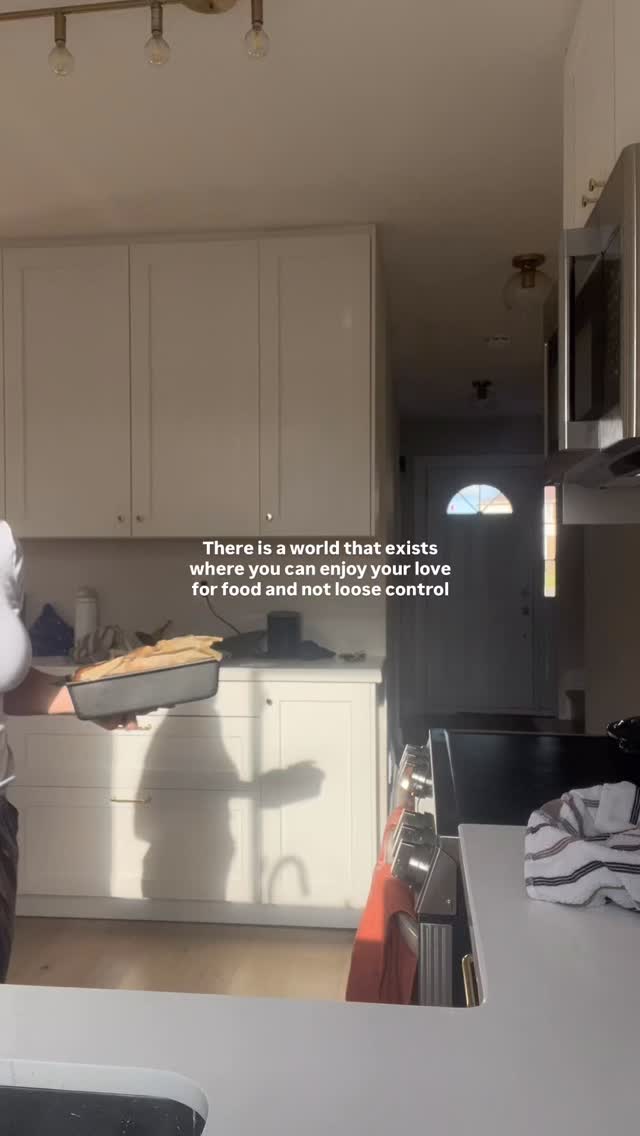 Your love for food is not a bad thing I promise.
Let’s learn how to embrace that and make food fun again 💕
#intuitiveeating #foodfreedom #dietitiansofinstagram #antidiet #dietitian