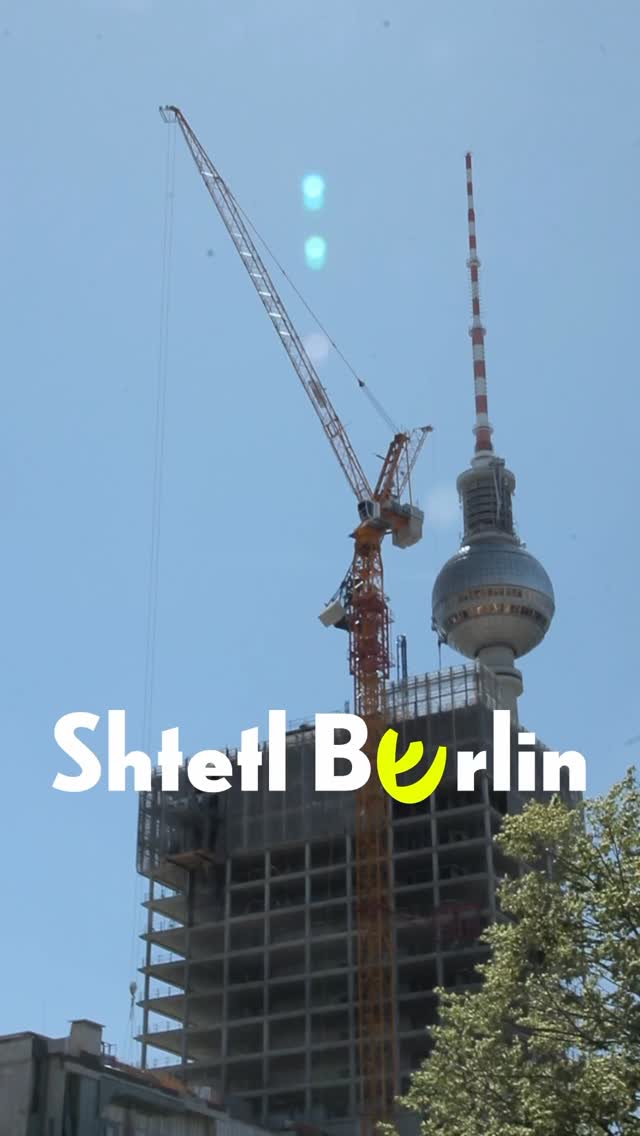 Lolita Va Voom is a burlesque performer, producer, and educator. She produces @jewsjewsjewss, a progressive queer Jewish cabaret, and through her Shimmy Shake School of Burlesque, teaches the working class and queer history of the art of the (strip)tease. www.lolitavavoom.com/
Nana Schewitz @dontfuckyournana is Berlin’s premiere Judeo-nonagenarian drag creature. www.floridayakillme.com/
Who else lives in our shtetl?
Follow @shtetlberlin and come to our events to discover the diverse community of people creating Yiddish culture in Berlin.
Video: @magdalenahutterfilm
Idea & production: @cowboyhasid
Photo: Emilia Lyon
Created as part of the project ‘Undzer Shtetl, Unsere Stadt’ supported by the Aktionsfonds gegen Antisemitismus, Senatsverwaltung für Kultur und Gesellschaftlichen Zusammenhalt.
#dontfuckyournana #shtetlberlin #yiddish #yiddishlanguage #yiddishkeit #yiddishmusic #klezmer #JewishCulture #ShtetlBerlin #BerlinEvents #KlezmerJam #LiveMusicBerlin #MusicBringsUsTogether #BerlinCulture #BerlinNights #BerlinCommunity #WorldMusic #CulturalHeritage #KlezmerSpirit #YiddishSoul #ShtetlVibes #eastberlin #westberlin #berlin #arts #performingarts #perfomance #dontfuckyournana #shakethatwig #berlinnightlife #tipsybearberlin —> for more info visit www.shtetlberlin.com + www.lolitavavoom.com/ + www.floridayakillme.com/