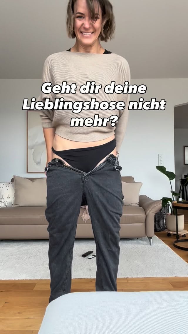 Deine Lieblingshose kneift plötzlich? 😣
Du fühlst dich aufgebläht, energielos und fragst dich, was du falsch machst – obwohl du dich eigentlich gesund ernährst?
Ich verstehe dich. Und genau deshalb habe ich 5 einfache Ernährungstipps für dich, die dich sofort weiterbringen:
🥣 Frühstück nicht auslassen – dein Körper braucht Energie, um in Schwung zu kommen.
💧 Trink 2–3 Liter Wasser täglich – das ist die Basis für Stoffwechsel & Entgiftung.
🍎 Plane Zwischenmahlzeiten, wenn du Hunger hast – so vermeidest du Heisshunger.
🌙 Mach das Abendessen zur kleinsten Mahlzeit – das unterstützt deine Regeneration.
🚶♀️ Beweg dich bewusst, aber überfordere deinen Körper nicht, wenn er erschöpft ist.
Wenn du spürst, dass du wieder Leichtigkeit, Energie und Struktur willst, dann ist jetzt der Moment 🙌
Buche dein Ernährungscoaching mit 3 oder 5 Terminen – individuell, alltagstauglich und mit spürbarem Ergebnis.
#disernaehrigscoaching #ernährungsberatung #gesundundleicht #frauenpower #bauchgefühl #energievoll #wohlfühlen #gesundleben