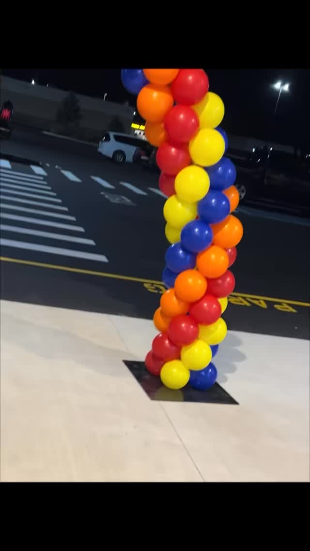 Grand Opening set up at new Aldiโs in Whitehall MI. #Michigan #iconicballoondesigns #muskegon #balloondecor #aldi #aldifinds