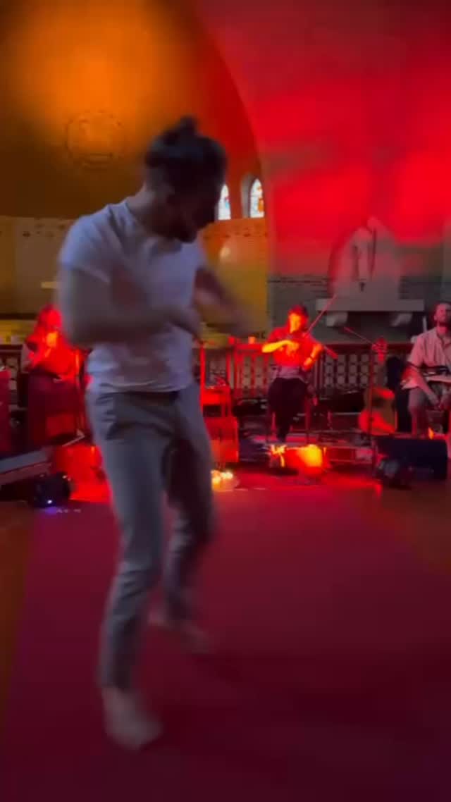 Wat een dans! 🤩🙏🤩 @the_floris_yours Kulam project komt naar Nederland en op vrijdag 21 november weer in de kapel van het Eemklooster met een nieuwe samenstelling van muzikanten. Unieke kans en laatste Early Bird Tickets …..