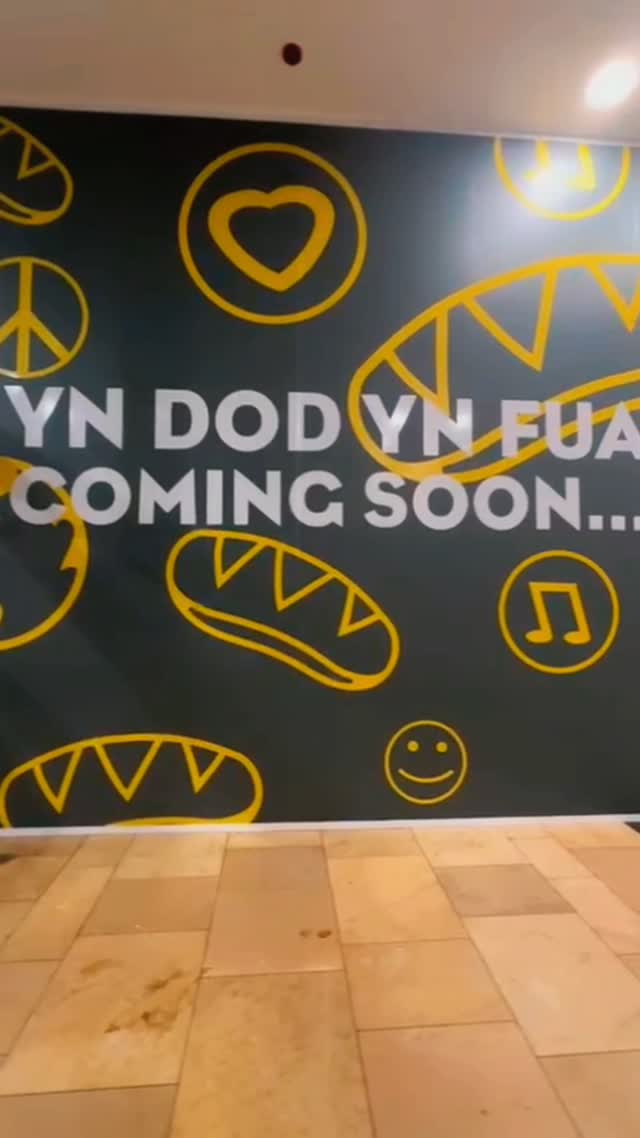 We just dropped a monster hoarding graphic for @whichwichuk at @stdavidscardiff, and it’s impossible to miss.
Wall-to-wall colour. Killer print quality. Straight-up wow factor.
Designed to stop shoppers in their tracks⚡️
📍 Cardiff | St David’s 2
#BrandTakeover #HoardingGoals #RetailDesign #WhichWich #CardiffVibes #PrintThatPops #LargeFormat #MadeToStandOut