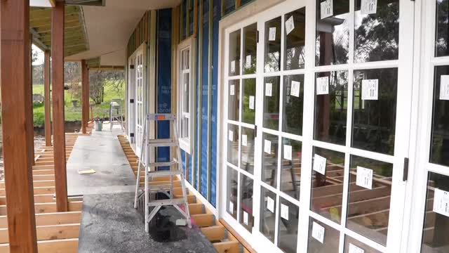 The Woodend project is stepping into character with weatherboards, windows, and doors now in place. The proportions and detailing are tying back neatly to a luxury homestead aesthetic.
Design by @sosarchitects
.
.
.
.
.
.
.
#buildtrend #buildtrendhomes #masterbuilder #sustainablebuilding #victorianbuilder #macedonranges #macedonrangesbuilder #australianarchitecture #architecturevictoria #woodend #homesteadstyle #siteprogress