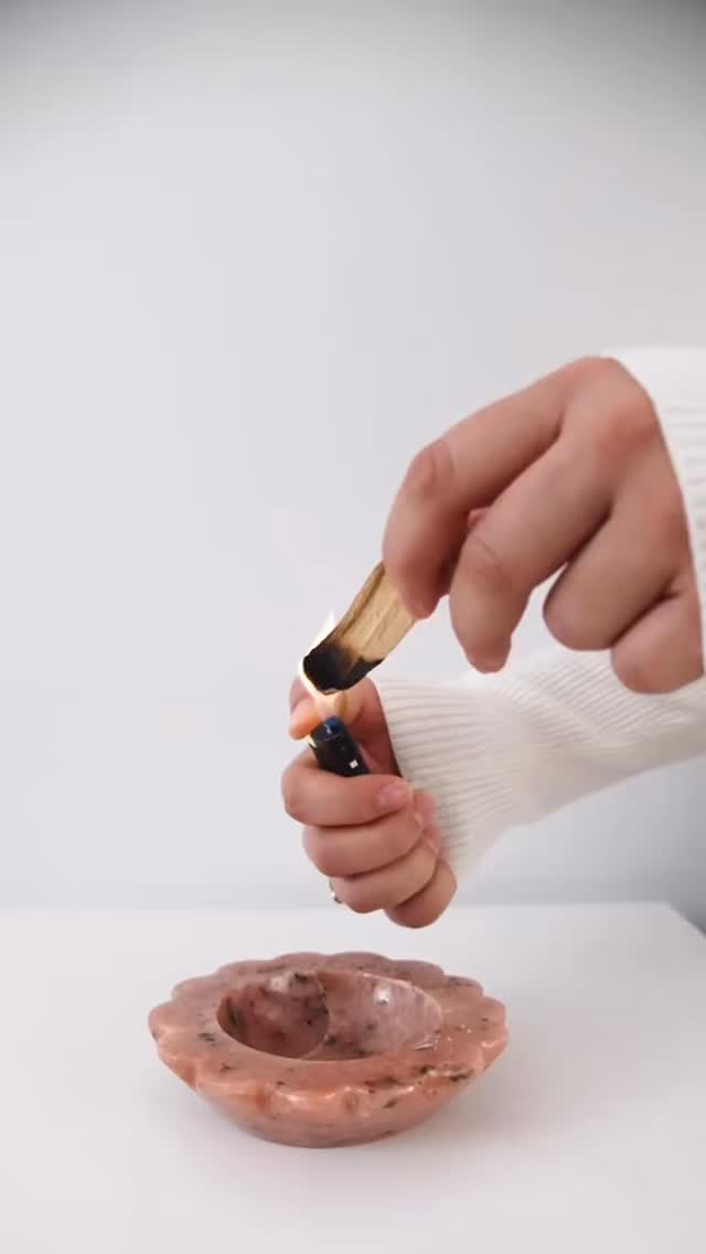 There’s a lot going on, so to keep going strong we must step away from the busy-ness and remind ourselves to fit in moments to simply sit, breathe & observe.
It’s also in silence that we hear the Divine. ✨
#slowthefuckdown #loveu