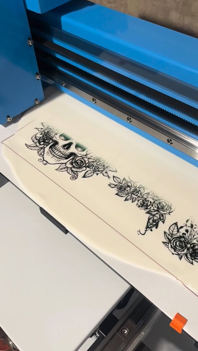 First cake created using my new toy!!
The big crate that arrived last month contained my @icingimages Little Blue Direct-to-Food edible printer🎉🥳
I can now print edible images directly onto treats. This saves time and creates a cleaner design than previous images that had to be printed on edible paper first and then applied to the cake or treat.
Stay tuned for the launch of my new product line!
#icingimagesblueprinters
#snarkysweetcakechick
#edibleimages