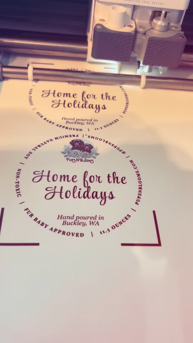 Lots of trial and error, but I finally did it! 🙌 Labels that are cheaper than ordering, don’t smudge when wet, and have crisp, high-quality details instead of blurry lines.
Labels are just one of the long (and oh so tedious) tasks before these candles are ready to spice up your home 🥰
(Also…does anyone with dogs ever have clean Cricut mats…?)
