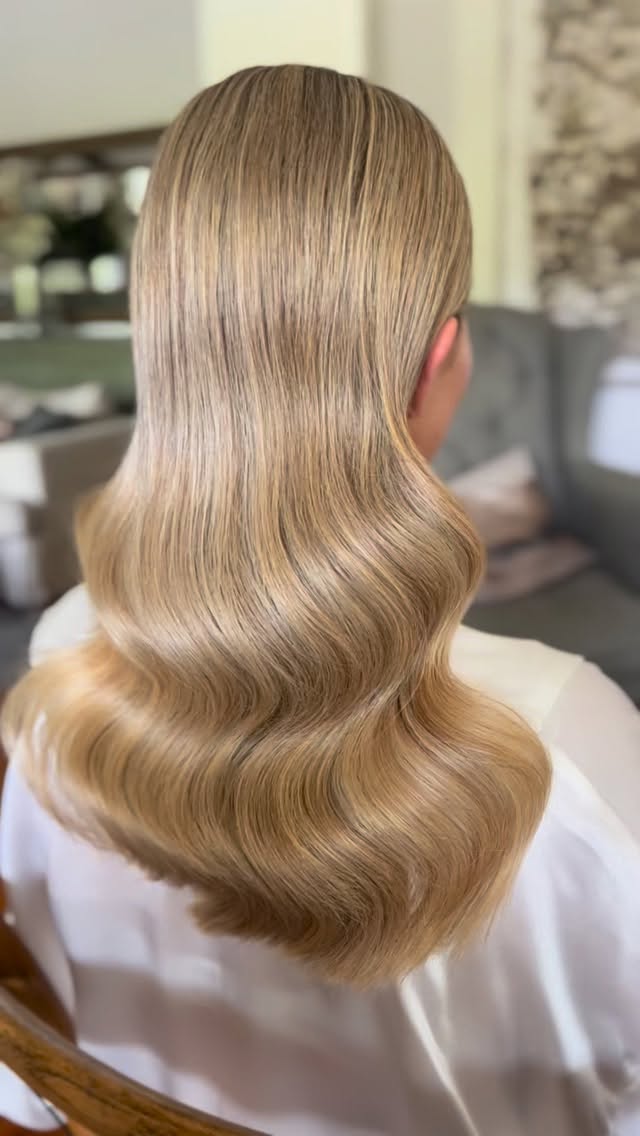 Had to share this buttery, blonde wave goodness created by @bridalglowco HAYLEE in motion 🤩
.
.
.
A luxury bridal beauty experience - natural, glowing, refined.
Our team of leading bridal hair stylists and makeup artists create cohesive, modern looks designed to last through every moment.
Servicing Sydney, the Southern Highlands & South Coast NSW.