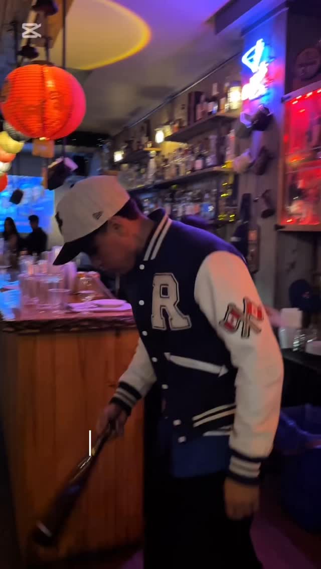 Go Jays Go!
#ossingtonstrip #dundaswest #littleportugal #torontonightlife #yyzevents #torontofoodie #torontofoodie #torontobluejays⚾️ #gojaysgo⚾️💙🇨🇦 #bluejays