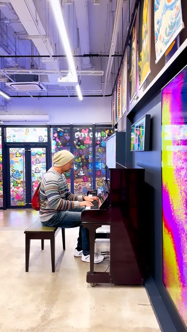 Playing piano in a Mall in Hong Kong.
“Ambre” from Nils Frahm.
.
.
.
.
.
#ambre #nilsfrahm #piano #pianosong #pianocover #pianomusic #pianomusician #piano #Yoga #yogasana #iyengaryoga #yogaportugal #lisbonyoga #practice #yogainspiration #yogateacher #yogaeveryday #yogi #yogajourney #pianodemo #hongkong