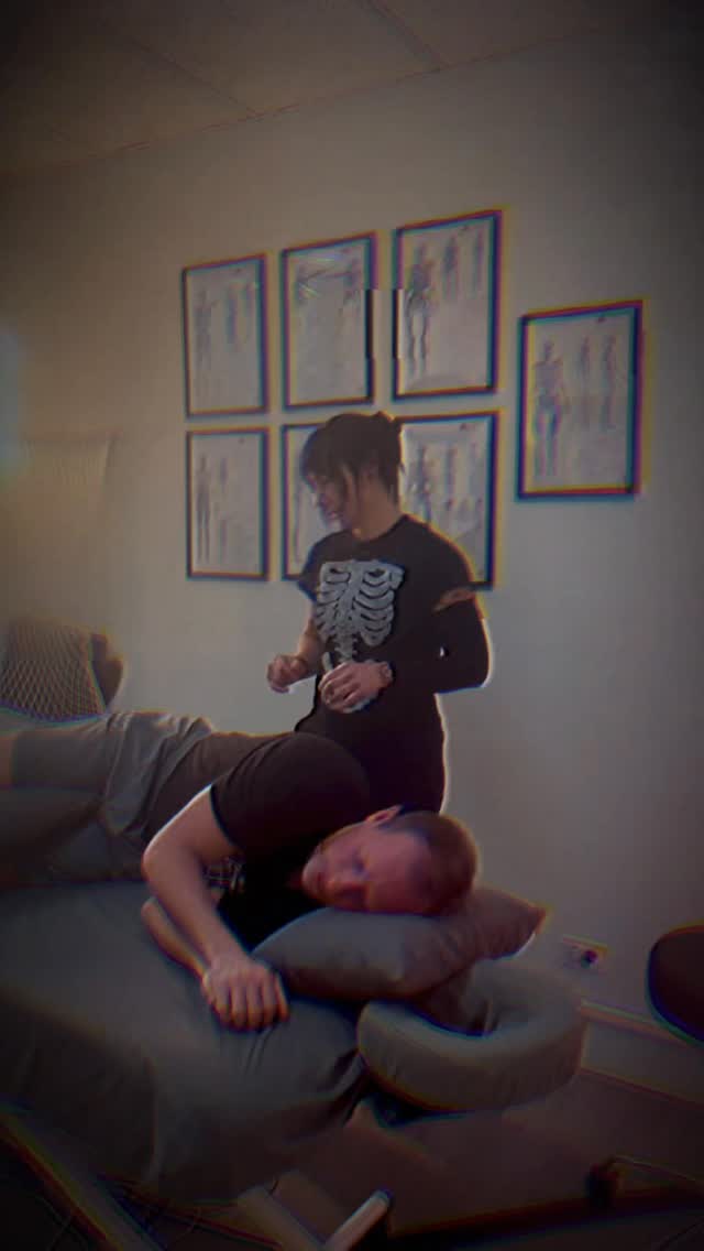 That little muscle behind your knee? 👀 The popliteus—small but mighty, and sometimes a real trickster when it’s tight or overworked.
Today’s Halloween lineup: 🎃 Myofascial decompression (Cup Therapy), IASTM, and targeted, evidence-based sports massage to keep movement smooth and pain-free.
No tricks, just smart recovery. 🧙♀️
#PlayHardRecoverWell
##BoiseAthletes #BoiseMassage #SportsMassageBoise #CupTherapy #MyofascialDecompression #IASTM #SportsRecovery #ManualTherapy #AthletePerformance #HalloweenReel #SpookySeason #TimberlineSportsMassage #evidencebasedcare #crossfunctionsportstherapy #sportsmassage #popliteus #myofascialdecompression