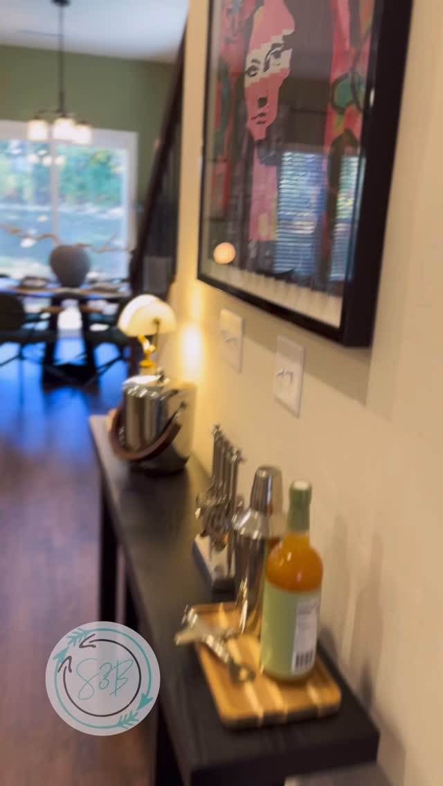 Come enjoy easy living in these contemporary rental townhomes off of Kelly Road in Charlotte. We added lots of color, pattern and comfort to this property. It is ready for modern renters seeking to live, work and relax. #stellahomesbtr #rpmliving #townhomeliving #modelhomedesign #modelhomedesigners #charlotteliving #studio3binteriors #greeninteriors