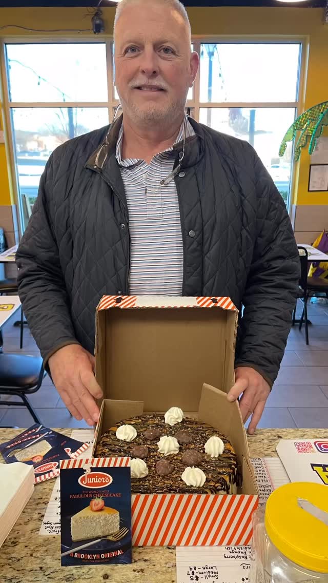 It’s that time of year the year again, put your orders in for your Juniors Famous Cheesecake!!!!
#greenvillenc #pittcountync #eastcarolinauniversity #share #fyp #raleighnc #wintervillenc