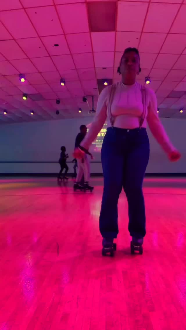 Although the DJ was trash, I found a few moments to get jiggy with it. One day my hips will loosen up and then I will be able to put everyone to bed 💤