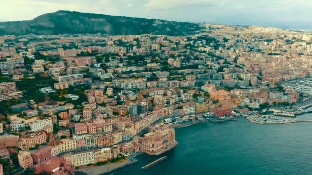 ✨ Si conclude il “Meet Massari R-evolution” di Napoli presso @mepalimentarisrl @mepa_taste_academy ✨
Con immenso piacere abbiamo appena portato a termine l’ultima tappa del tour 2025, culminato a Napoli, città iconica e attenta all’arte della pasticceria, dopo le prime due tappe all’estero avevamo voglia di tornare a casa 🇮🇹 🌍 🥰
Un ringraziamento speciale va al Maestro @iginio.massari , che ha condiviso con i partecipanti la sua maestria e i suoi segreti, permettendo a tutti di avvicinarsi sempre più a un simbolo del nostro patrimonio gastronomico: il Panettone. 👨🏼🍳
Con la partecipazione speciale di:
@joseromerobarranco
@giacomopinigram
@antoniocostagliola_pastrychef
@sabrina_dallagiovanna
GRAZIE A TUTTI!
MEET MASSARI
MOLINO DALLAGIOVANNA
FARINE SUPERIORI
GRANO LAVATO
IGINIO MASSARI
#dallagiovanna #molino #molinodallagiovanna #molini #moliniitaliani #madeinitaly #farinasuperiori #farinedagranolavato #granolavato #acqua #flour #italianflour #farinadallagiovanna #massari #meetmassari