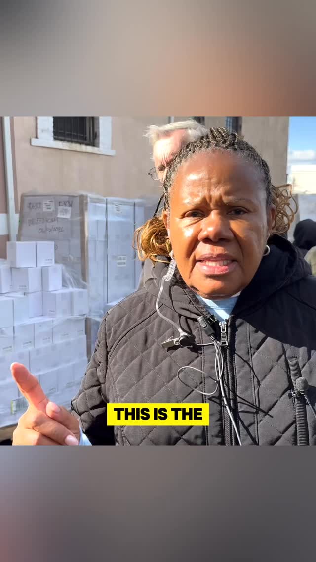 Local nonprofits like BITE are stepping up to help people in need with the SNAP program blocked by the federal government. I was glad to join Bishop Bland and her team today to make sure JC families get what they need to survive. I want to thank the county roads and parks division for their help today with clean up.
#billodeajc #billodeaforjcmayor #jerseycity #teamodea #ourcityourchoice