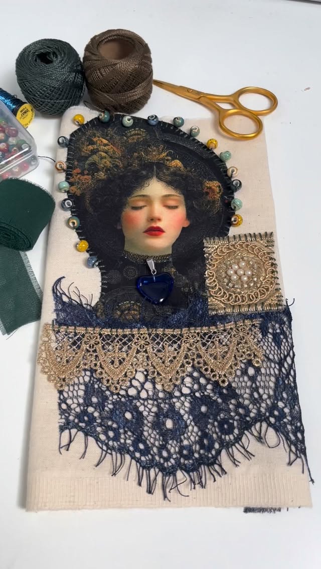 New workshop .... Stitch a Hanging Decoration ... This is my gothic inspired decoration. There will be plenty of fabrics and trims available for you to theme your own, or make one the same as mine.
Sunday 7th December, the fires will be on, it'll be warm and toasty, and we'll be in a festive mood ❤️
#gothic #gothichomedecor #gothicchristmas #handembroidery #mossley