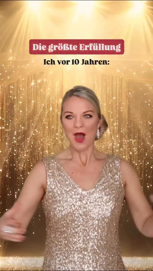 Früher dachte ich, dass Applaus das schönste Gefühl ist, das Musik schenken kann.
Heute weiß ich: Das wahre Glück liegt in den Momenten dazwischen-
wenn jemand lächelt, mitsingt, oder einfach still genießt.
Diese Begegnungen, die echten Augenblicke, erwärmen mein Herz mehr als es jede große Bühne je könnte 💛
#sängerin #singer #glück #neverenough #thegreatestshowman #diva #powerballad #seniorenheim #altersheim #musikinpflegeeinrichtungen #seniorenkonzert #erfüllung #asingerslife #kunstaufrädern