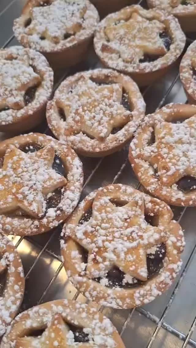 🤶 🎄 Look who turned up on her day off to fulfil her official duty - taste testing the very first mince pie of the year before we start production in full for 2025/26!
What do you think Sandra’s verdict was?
#cromer #christmas #mincepies #homemade #elfandsafety