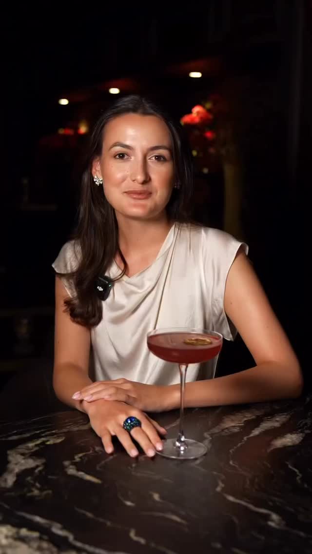 Popularized in the 1920s speakeasies of New York City, the cocktail ring emerged as more than just a bold fashion statement.
In a time when public drinking was illegal and gender norms were rapidly shifting, the cocktail ring became a sparkling emblem of female autonomy, defiance, and modernity.
Oversized and extravagant, these rings were often worn on the right hand (distinct from the left hand reserved for marriage) to signify that they were confidently self-purchased.
Featured in the video:
• Cartier Paris Ceylon Sapphire and Emerald Boule Ring
•Bulgari Colombian Emerald and Diamond “Trombino” Ring
• Van Cleef & Arpels Paris No-Heat Burmese Sapphire Ring
All available at@macklowegallery
-
Shot on location at Arora, L’Art du Cocktail (@aroranyc)
-
#CocktailRing #JewelryHistory #ArtDeco #FeministHistory #ProhibitionEra #Flappers #Cartier #1920sStyle #ArtHistory #ArtDecoJewelry #AntiqueJewelry #SapphireRing