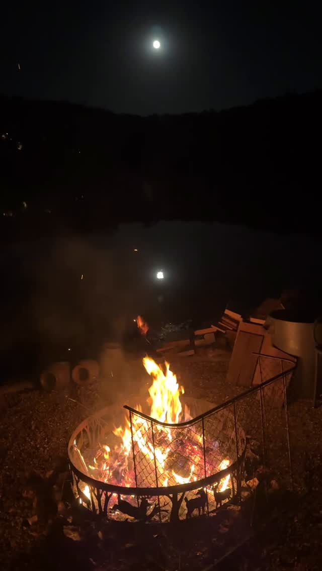 While Heidi and I are enjoying a fireside dinner, with a very full Super Moon over our lake, on a beautiful fall evening, Iāll take this opportunity to tell you that Iāll be singing at The Packinghouse in Redlands, California, this Saturday and Sunday. #supermoon #thepackinghouseredlands