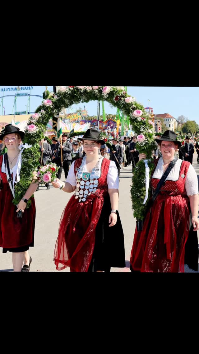 Vielen Dank an die Bezirksschützenkönigin
Susanne Berger und ihre Damen😊
#dirndl #vereinsdirndl #vereinsausstatter #vereinsausstattung #handwerksbetrieb #ausbildungsbetrieb #dirndlnachmaß #schützenverein #schützen