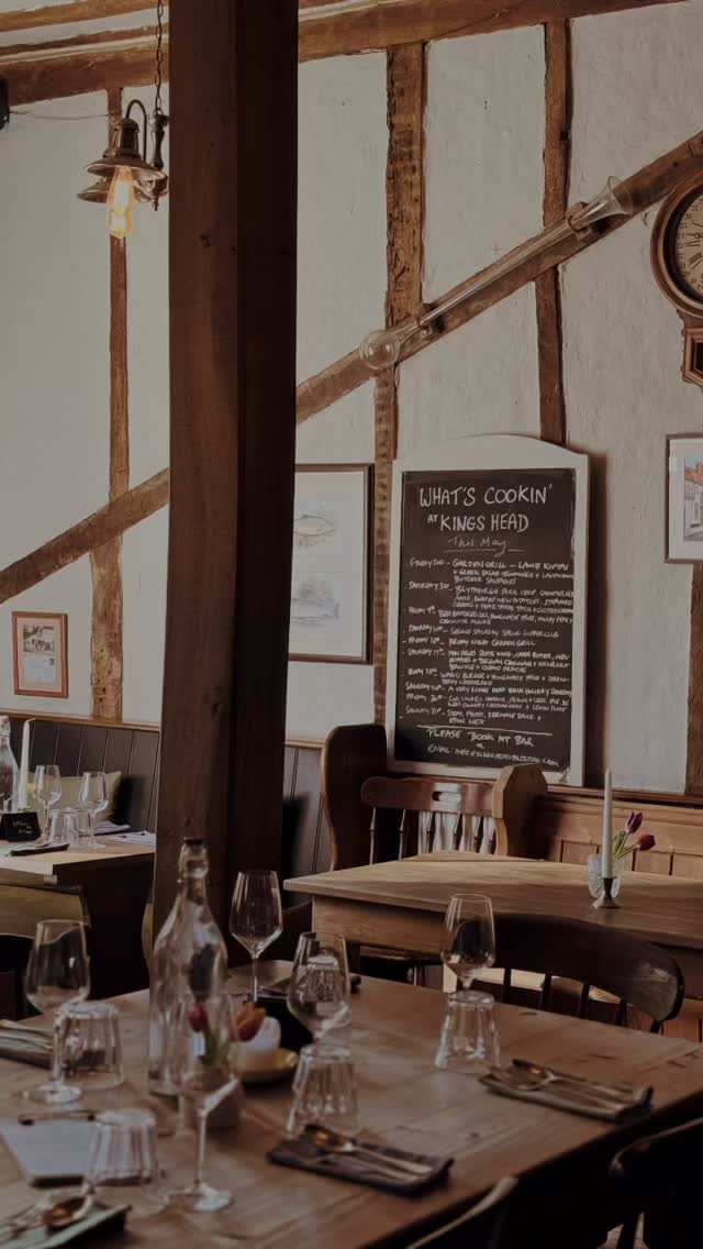 This Saturday 8th November - Second Saturday Supperclub (3 course set menu) - November’s Second Saturday Supperclub is a real Autumn / Winter warmer, so come and settle in for the evening as Nico cooks up this beautiful feast of local produce. To book a table please email: info@kingsheadbildeston.com or use the Eat app in our biog.
-Warm Norfolk Mardler goat’s cheese and beetroot tartlet, wild rocket salad
-Duck confit, celeriac puree, braised red cabbage
-Poached pear with vanilla panna cotta
£42
(not including wine and beverage pairings)