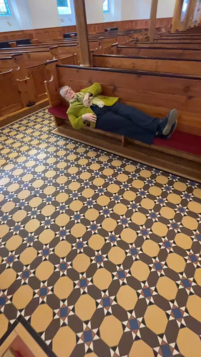 What are you doing Mum?
#firstderrypresbyterian #shirttalesni #visitderry #tourismni #derrywalls #discoverni #stitch #stitchbystitch #dayout #interesting #funny #tillies #quiltersgonnaquilt