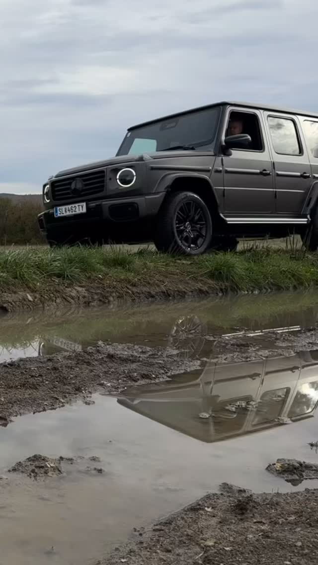 Walzer und Donuts im OFFROAD ZENTRUM Stotzing.
Im Personal Coaching zeigen und lehren wir Euch auch das.
#mercedes #G #elektro #offroad #gelaende #stotzing #burgenland #4x4 #gelaendewagen #allrad #allterrain #heavyoffroad #fahrtechnik