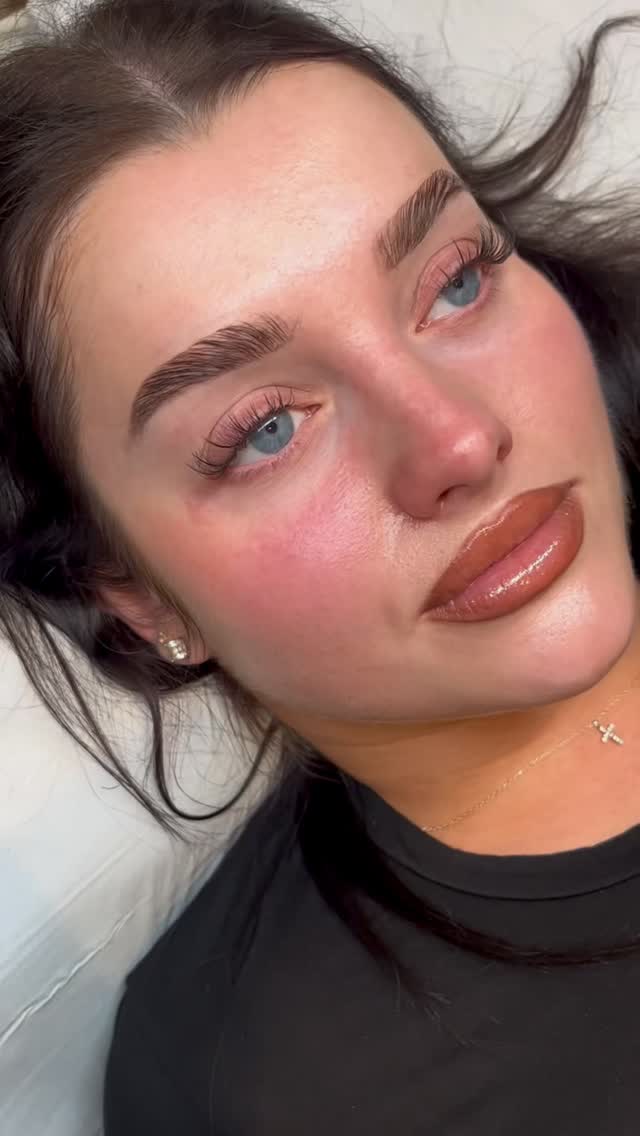 We’ve got something so exciting for you… 👀✨
The “Rachel” Set created for the gorgeous @rachleary 😍 A dreamy mix of black & brown classics with a few hybrid fans for that soft, fluttery finish 🪽
If you’re after this exact style, book in now and enjoy 20% off 🙌🏼✨Just DM us ‘RACHEL20’ to claim your offer 💌
#woking #medispa #lashextensions #influencer #lashextentionsuk #beauty #lashes #surrey #clinicuk