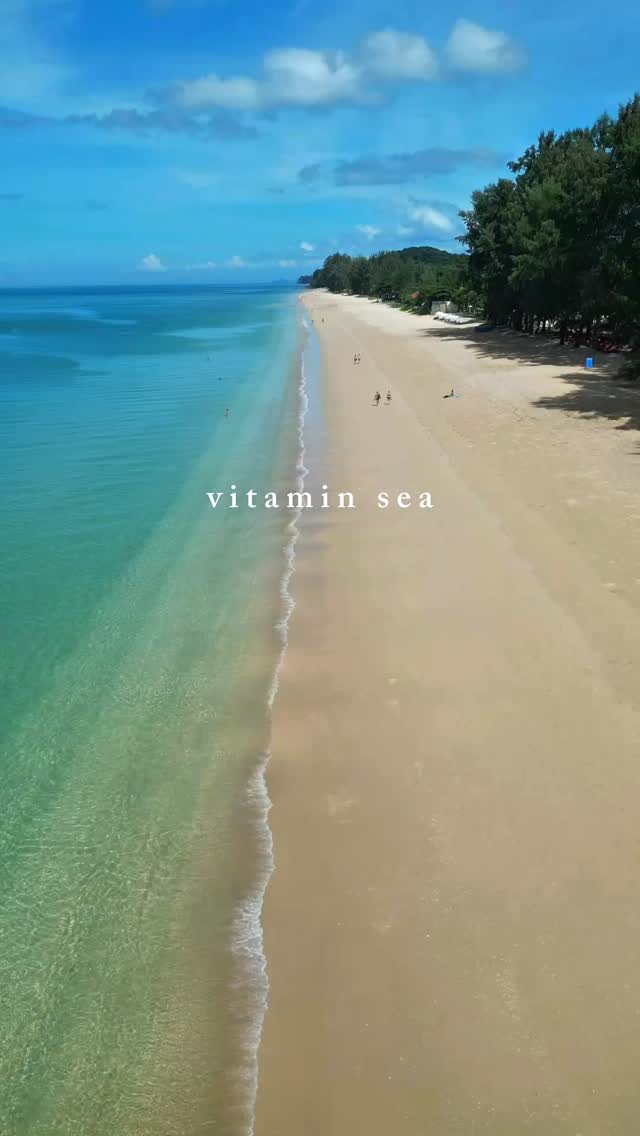 Flying over paradise. Long Beach Chalet – the ultimate dose of Vitamin Sea🌊✨
#longbeachchalet #kohlanta #thailand #krabi #eatbeachsleeprepeat #vacation #paradise #livetoexplore #travelthailand #beachvibes #palmtrees #islandvibes #summer #poolday #swimmingpool #pooltime #chill #gardenchalet #chalet #thaistyle #tropicalgarden #bathtub #luxury #beachfront #villa #hotel #luxurytravel