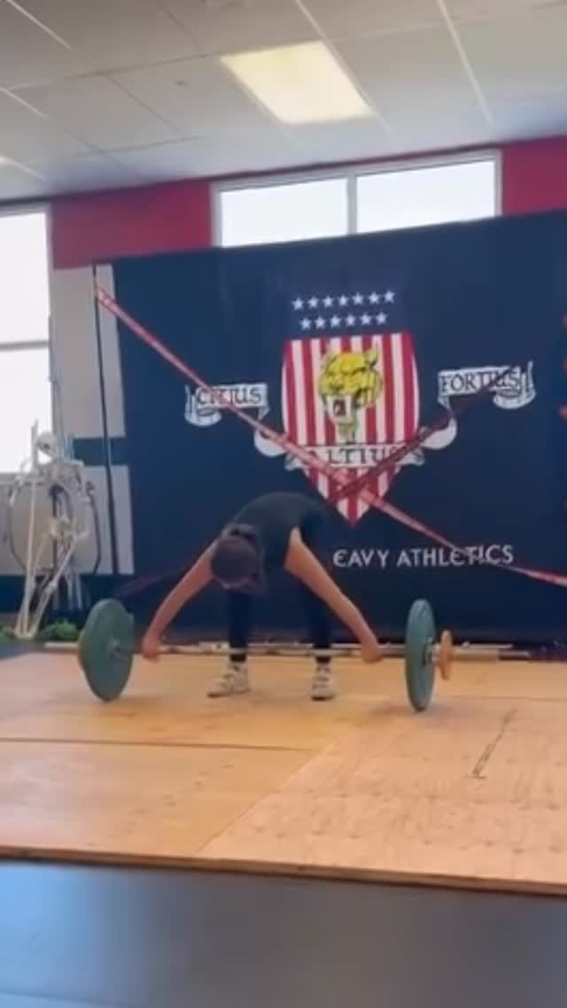 Big lifts for these 2! @luciam079 qualifies for her first Nationals and her 8th grade sister crushes her first meet!
#usaweightlifting #cleanandjerk #youthweightlifting #snatch #afterschoolprogram #heavyathletics #olympicweightlifting #