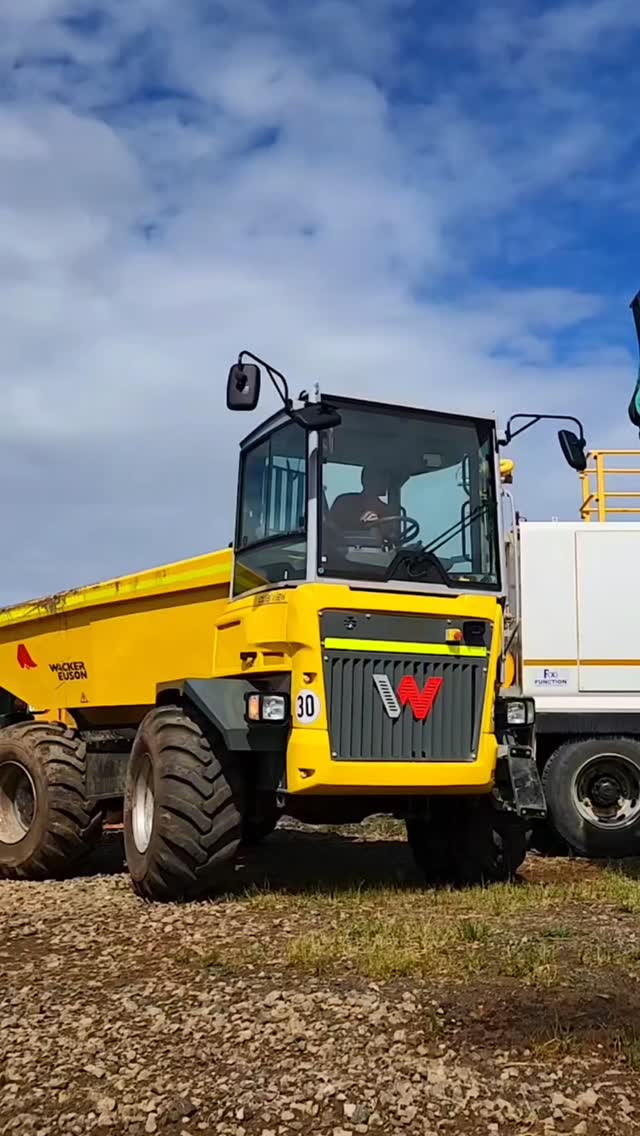 Tight access onsite? Our site dumpers move material faster, safer, smarter. Ask about our DV90 hire rates...
#SiteDumper #DV90 #EarthmovingHire #SEQ #DryHireSolutions #ConstructionGear
