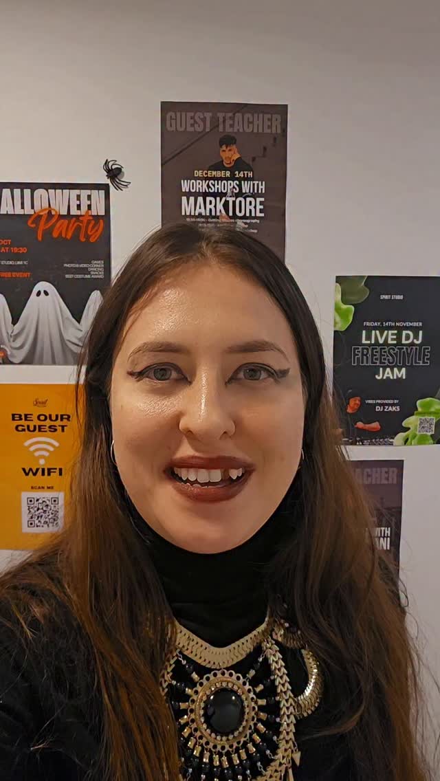 I'm passing this phone to someone who ... Halloween activity at Spirit Studio๐๐ปโ ๏ธ
@valeriam__8 @dancer_galia @andrew.shalter
@beg.for.me @vinshap3s @kardylas @s.i.n.i.k.k.a
@marittln @lehankot
#halloween #halloweencostume #halloweengames #dancestudiolife