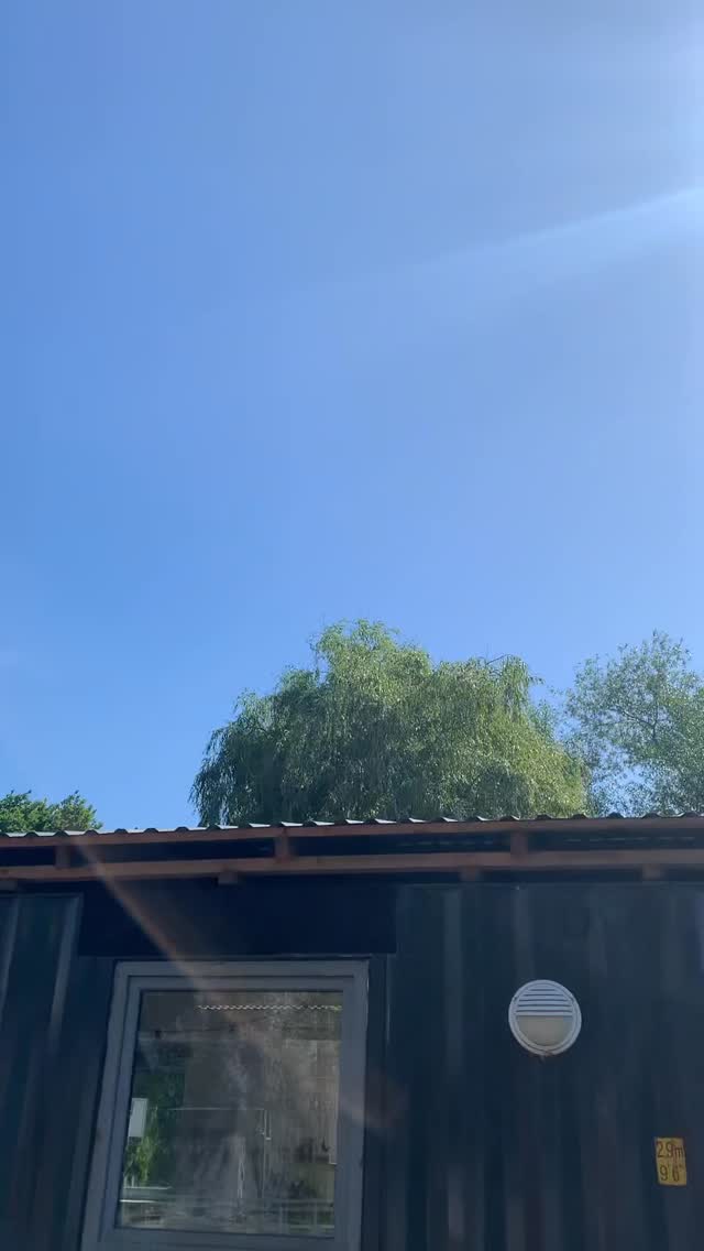 Welcome to my crib!
Workshops, Events & jede Menge Farbe – auf der Hafenschute oder auch bei euch vor Ort.
Let’s get creative.
#siebdruck #hamburgwilhelmsburg #hamburgvibes #printisnotdead #kreativseinmachtglücklich